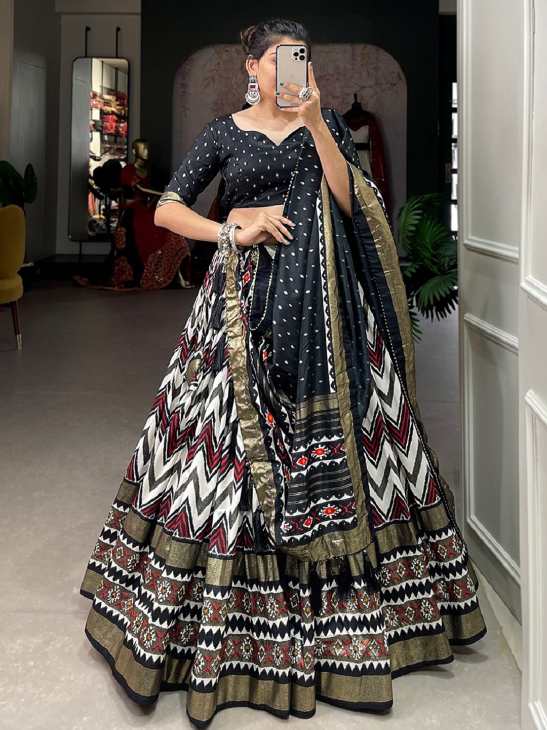 

BAESD Printed Semi-Stitched Lehenga & Unstitched Blouse With Dupatta, Black