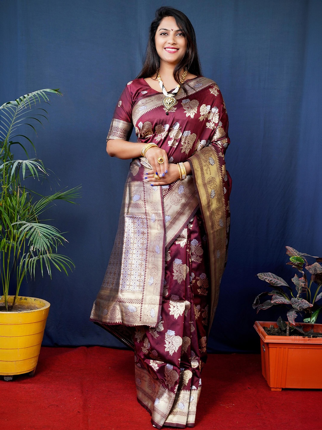 

Royal Rajgharana Saree Woven Design Zari Pure Silk Banarasi Saree, Maroon