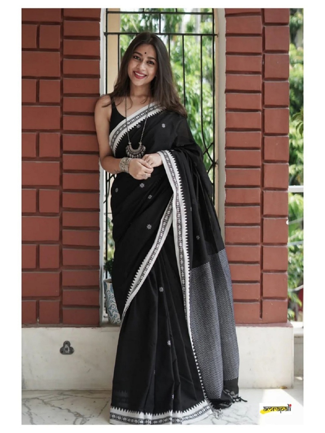 

JULEE Woven Design Zari Chanderi Saree, Black