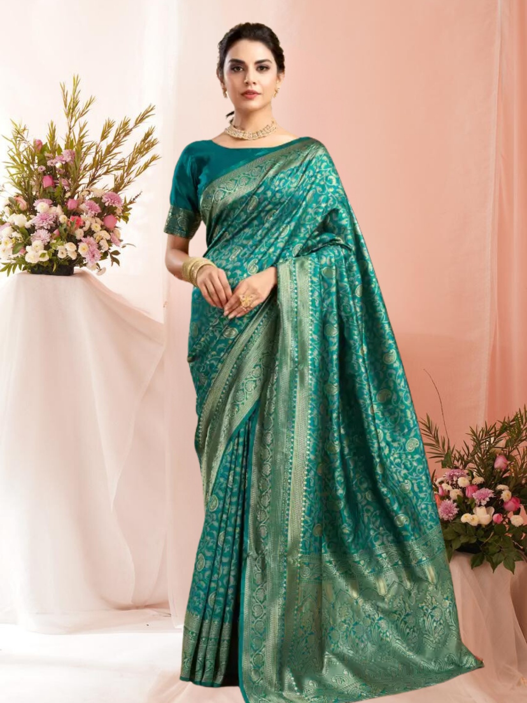 

MAGMINA Woven Design Zari Art Silk Banarasi Saree, Green