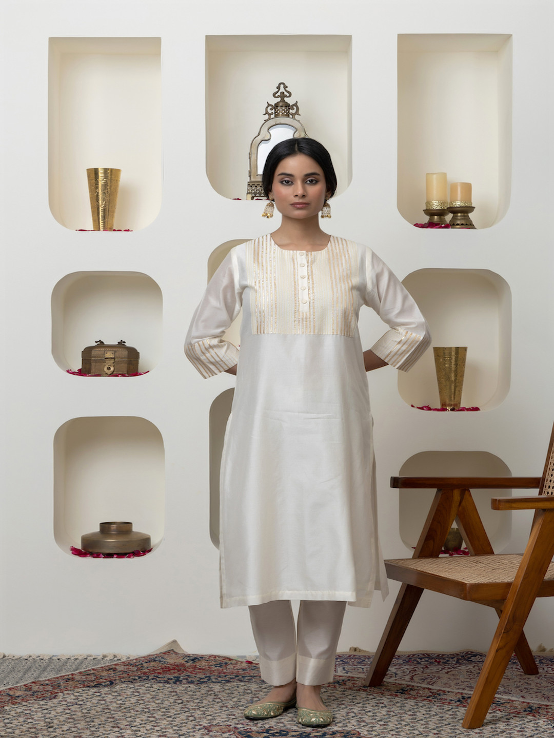 

SMRITI GUPTA Round Neck Thread Work Gota Work Chanderi Silk Kurta, Off white