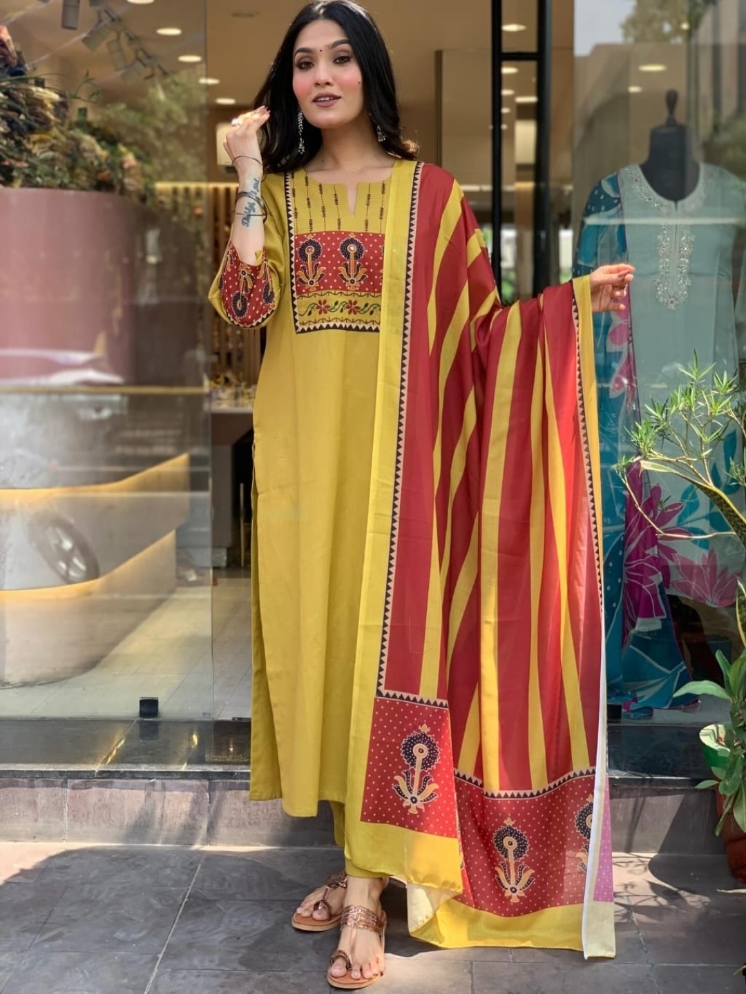 

HETVI CREATION Floral Yoke Design Straight Kurta with Trousers & Dupatta, Yellow