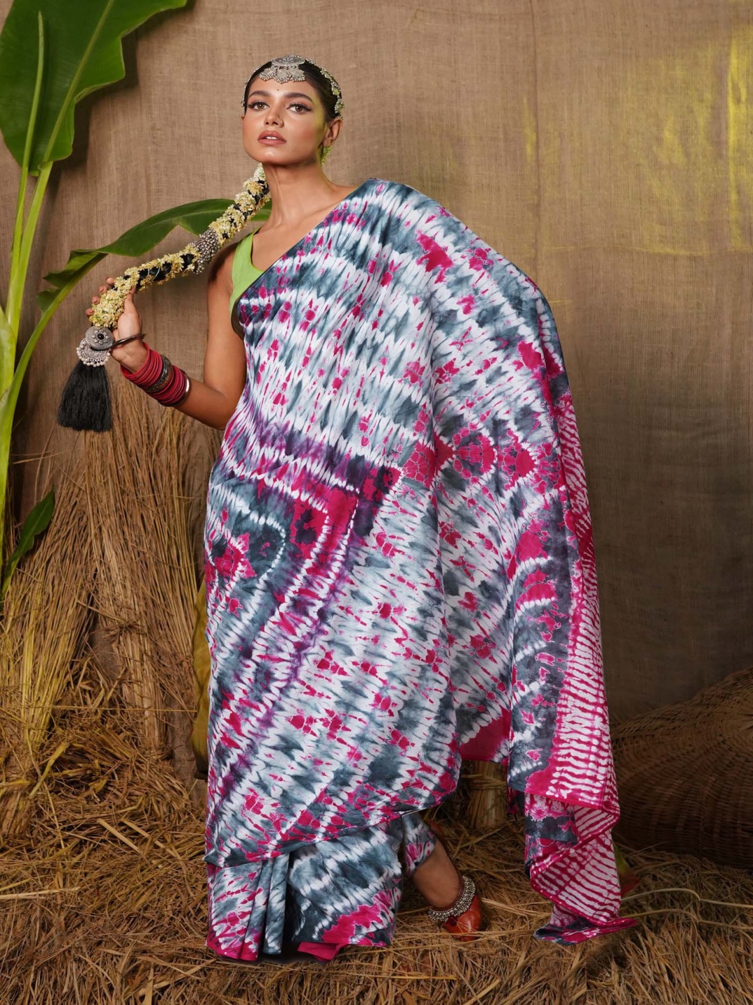 

Unnati Silks Tie and Dye Pure Cotton Handloom Leheriya Saree, Grey