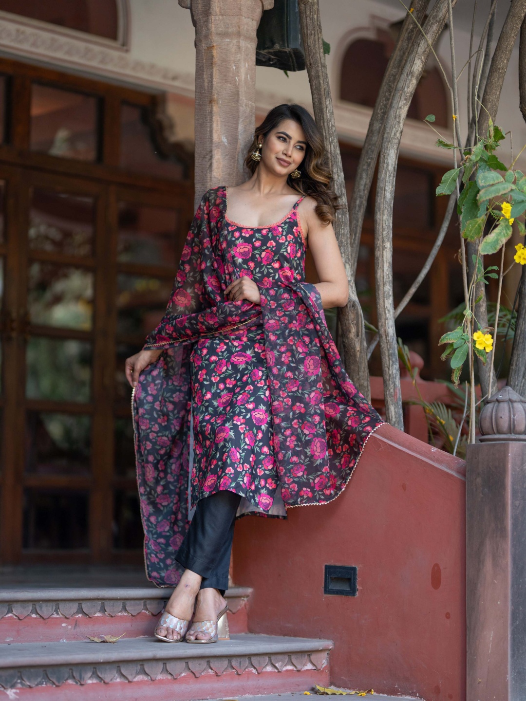 

ASPORA Floral Printed Empire Flared Anarkali Kurta With Trousers & Dupatta, Black