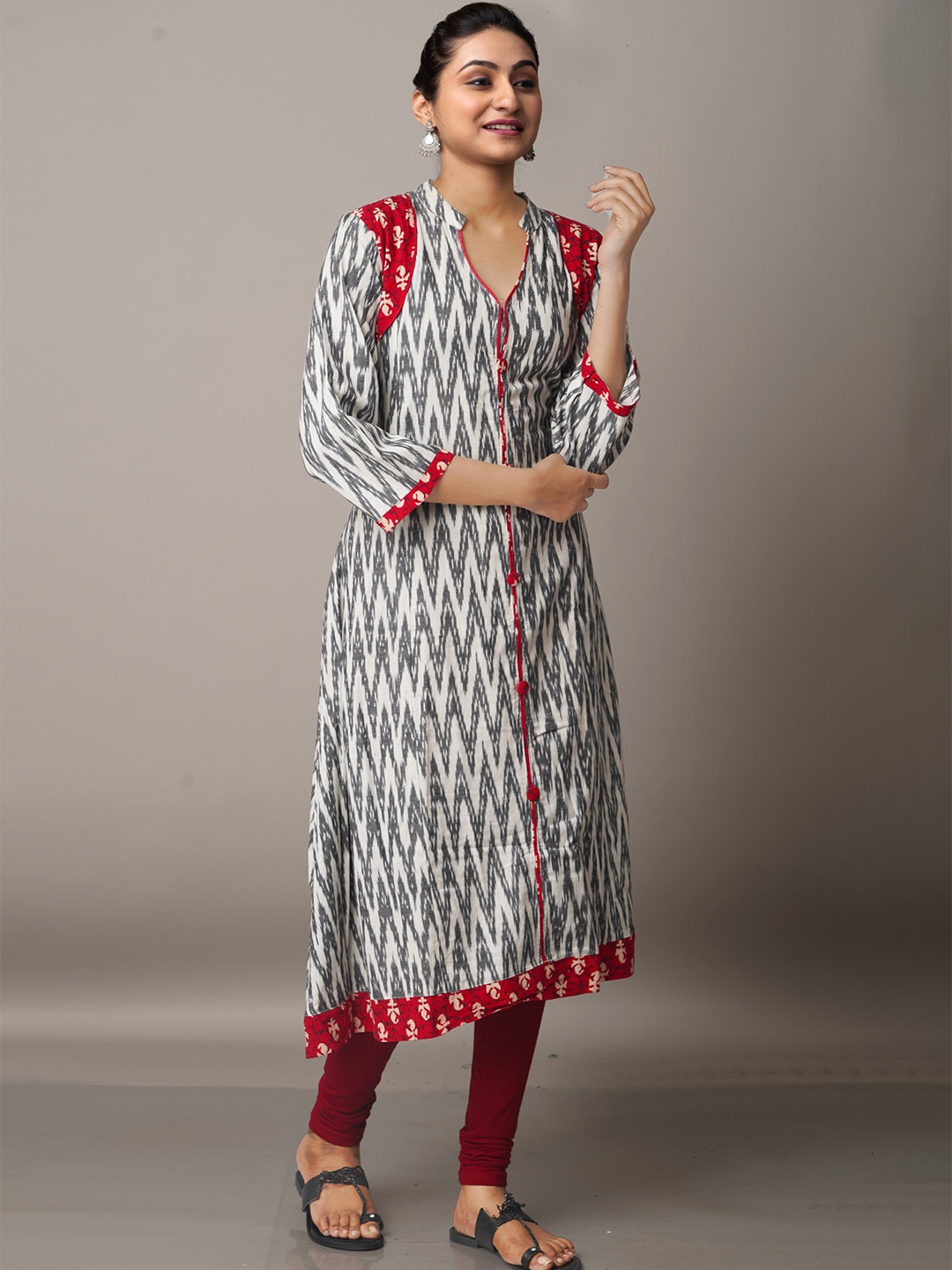 

Unnati Silks Women Printed Sequinned Handloom Kurta, White