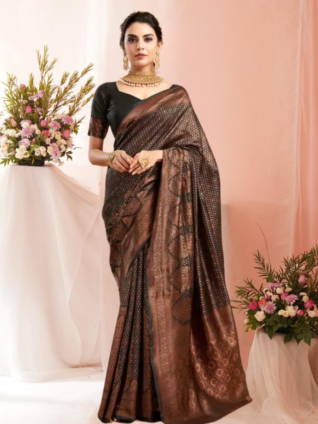 

MAGMINA Woven Design Zari Art Silk Banarasi Saree, Black