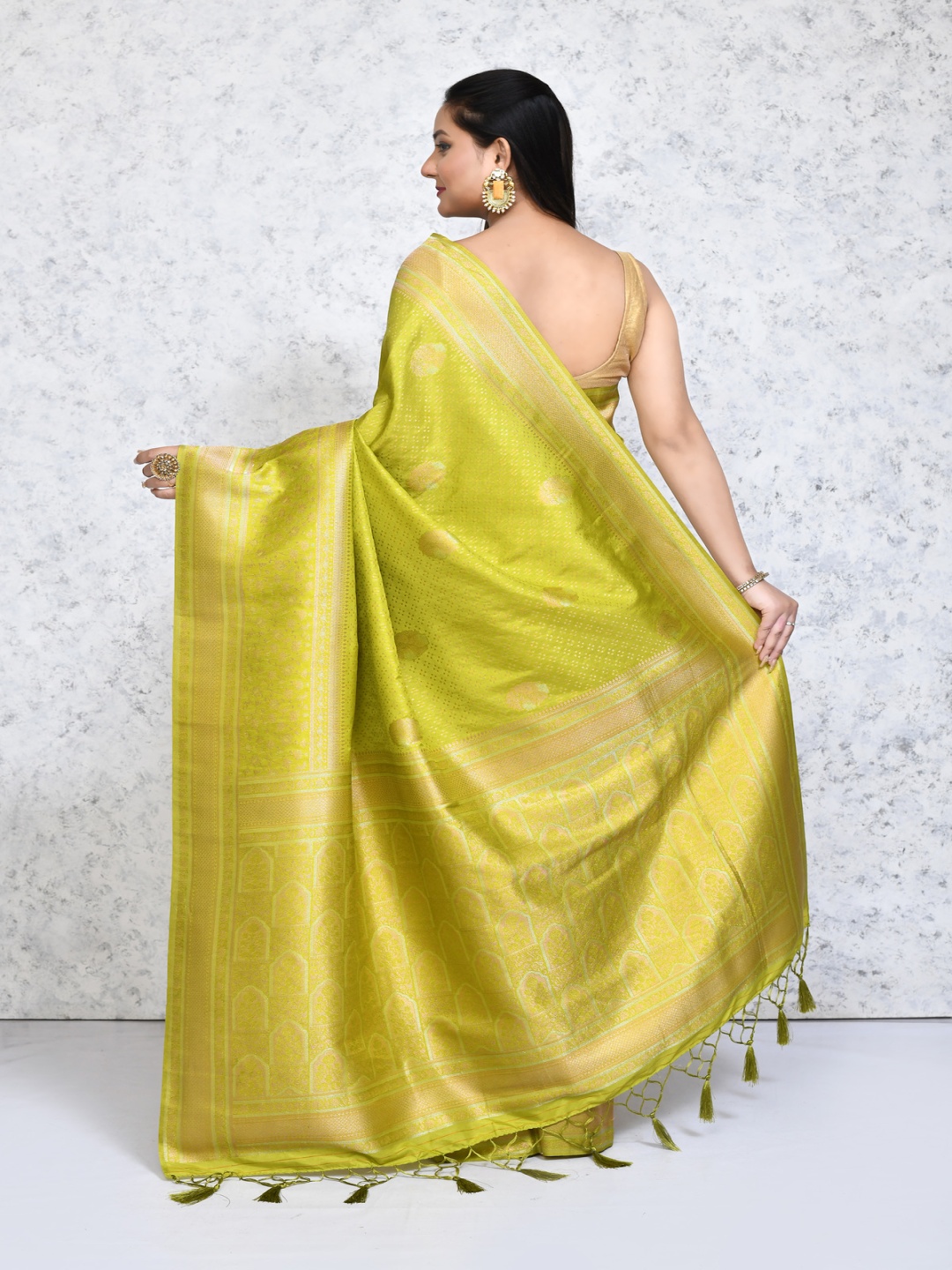 

SPRISH Woven Design Pure Silk Banarasi Saree, Green