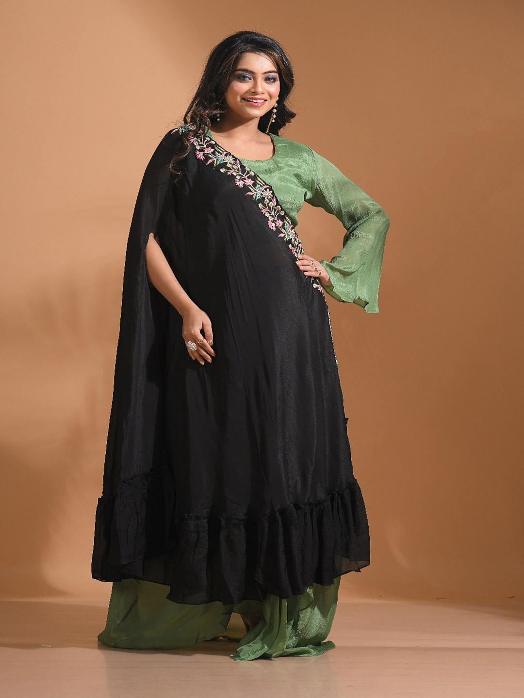 

Morchari Embroidered Round-Neck Crop Top, Green