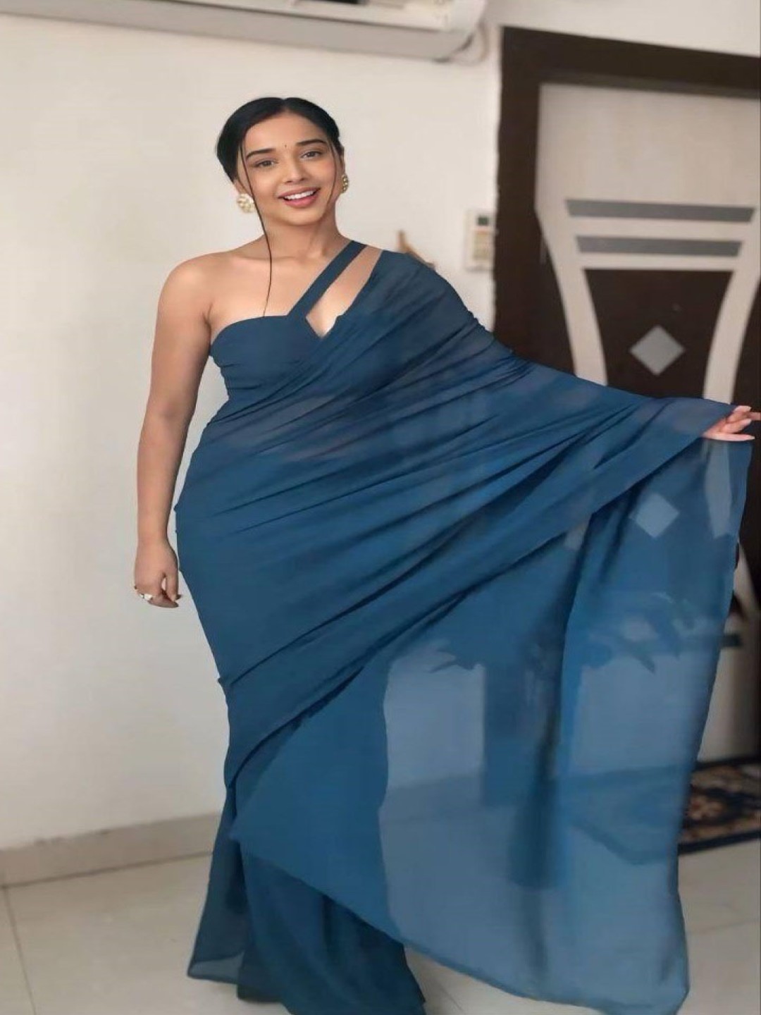

Jinal & Jinal Solid Saree, Teal