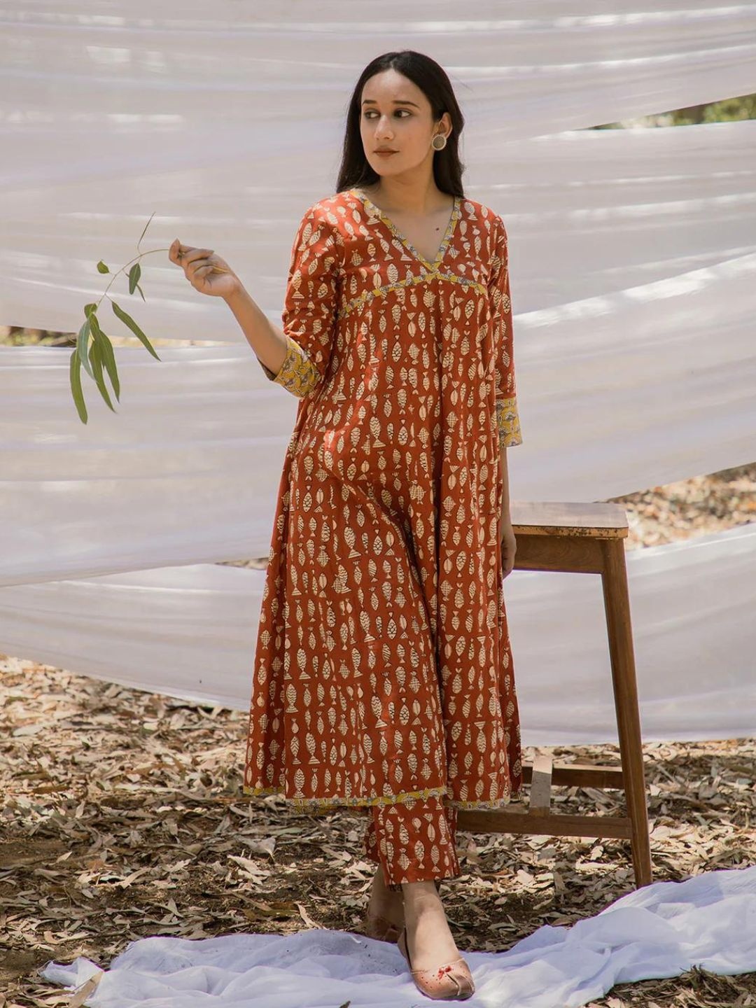 

Mera Rang Conversational Printed Empire Pure Cotton Anarakali Kurta With Trousers, Brown