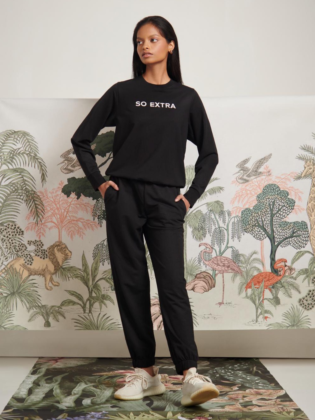 

necesera Printed Long Sleeves Sweatshirt With Joggers, Black