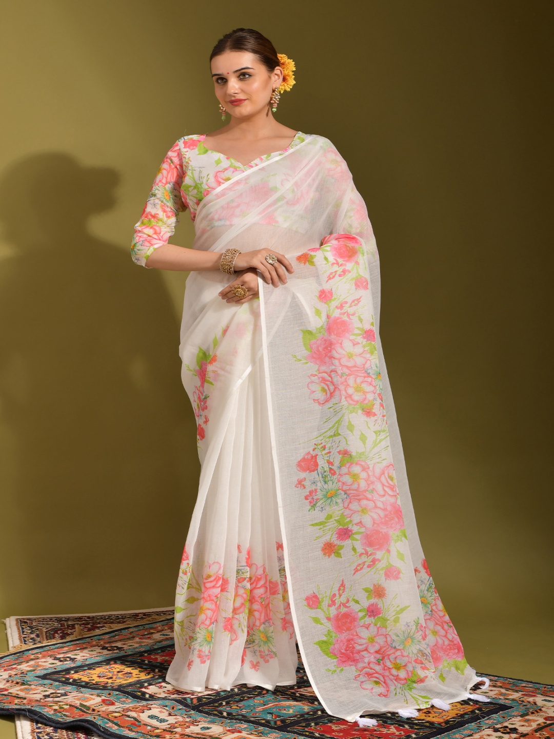 

QVAZOR Floral Pure Linen Saree, White