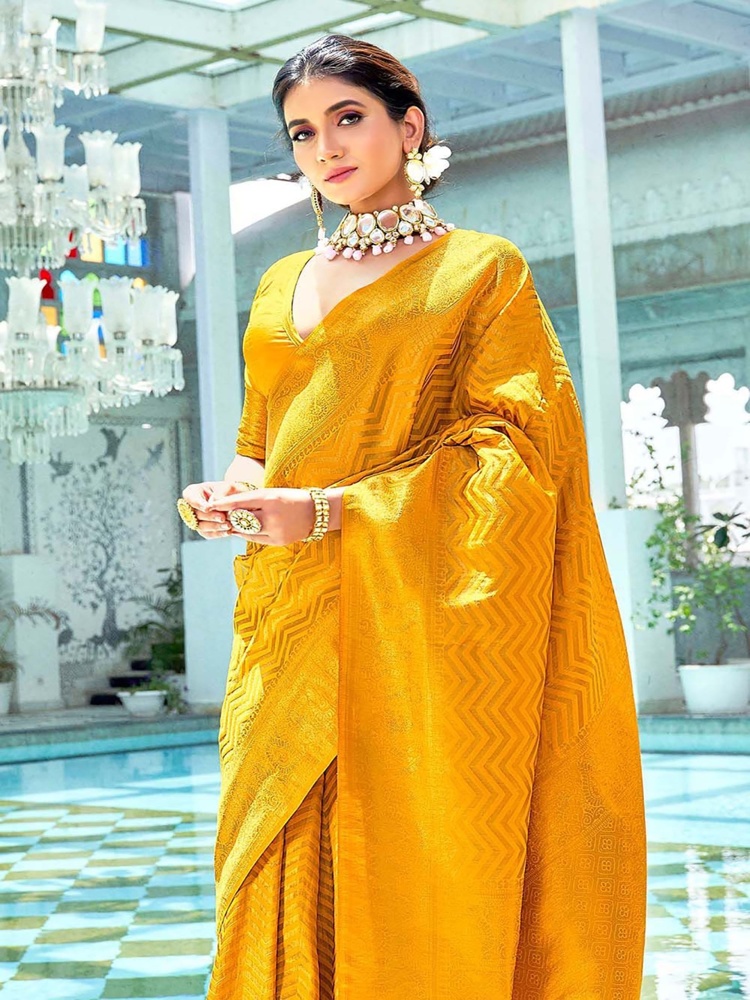 

BerMondsey Woven Design Zari Banarasi Saree, Yellow