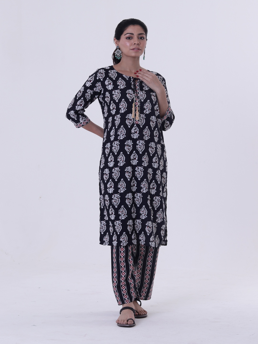 

TJORI Ethnic Motifs Printed Straight Pure Cotton Kurta with Trousers, Black