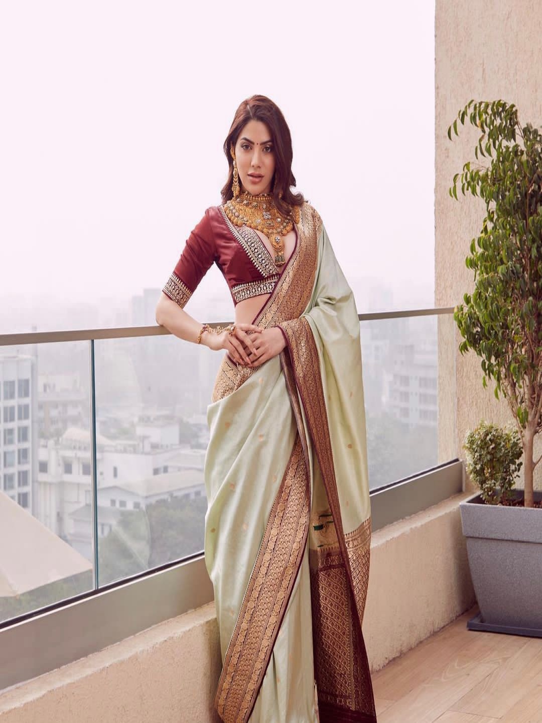 

ALAGINI Woven Design Zari Kanjeevaram Saree, Green