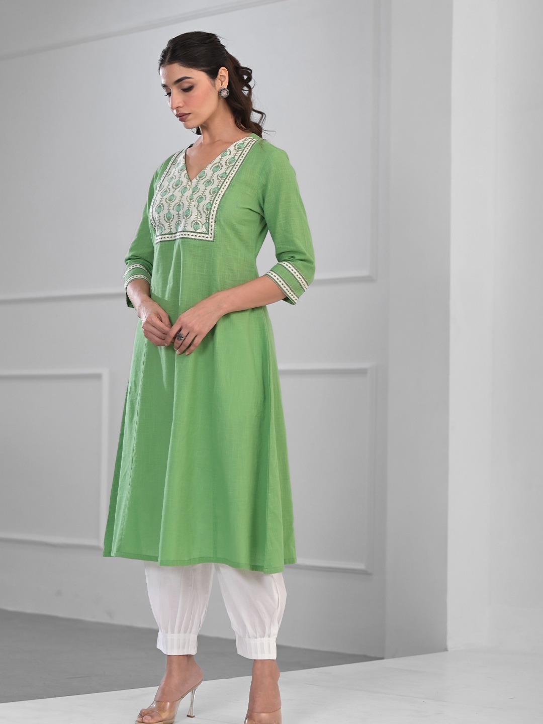 

ARAVALII Printed Pure Cotton A-Line Kurta, Green