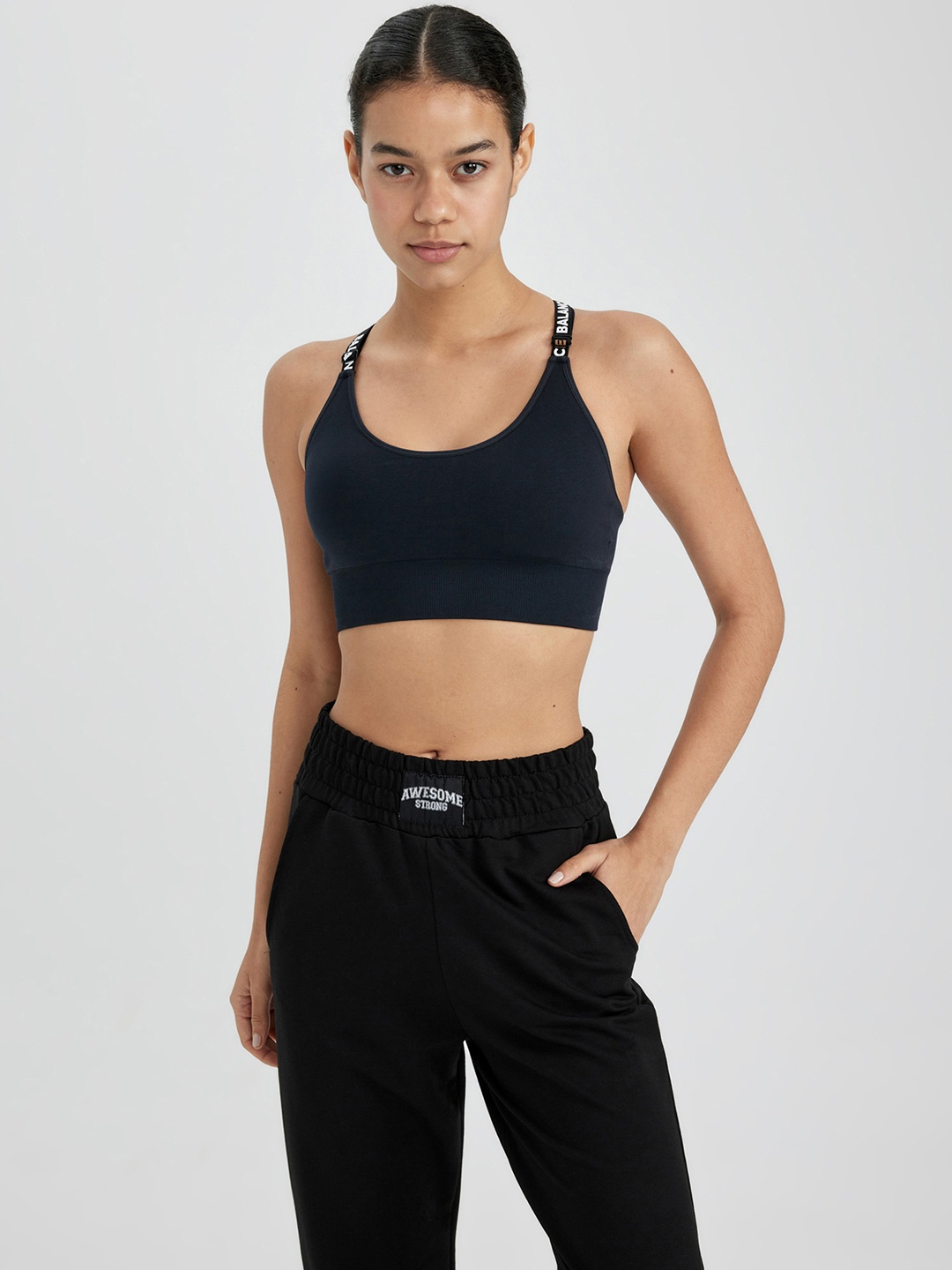 

DeFacto Full Coverage Underwired Lightly Padded Sports Bra With All Day Comfort, Black