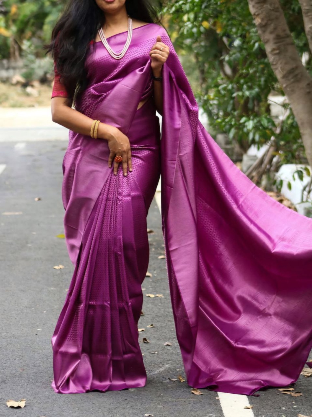 

KALINI Woven Design Zari Banarasi Saree, Fuchsia