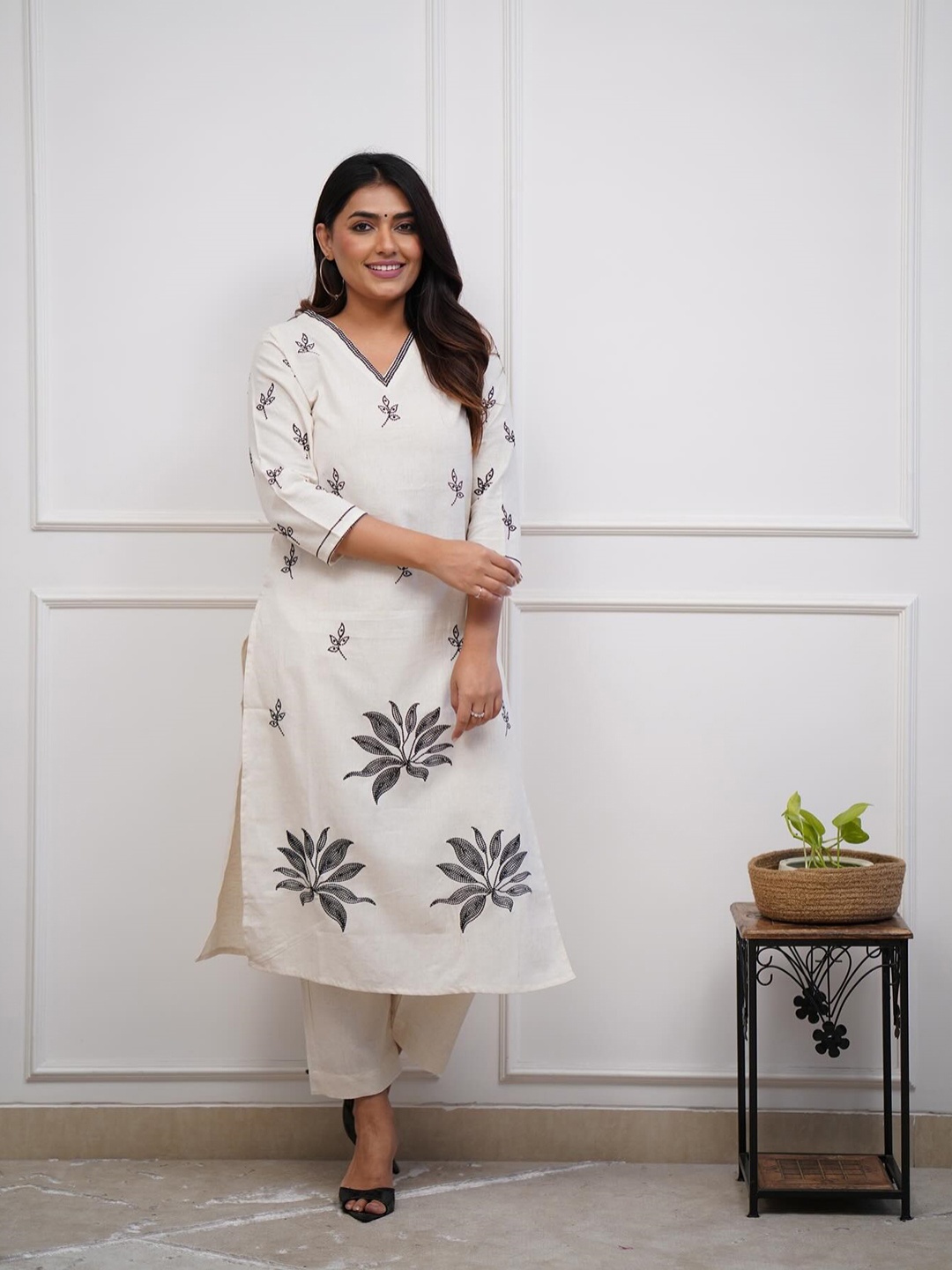 

Royal Export Floral Embroidered Thread Work V-Neck Straight Kurta With Trousers, White