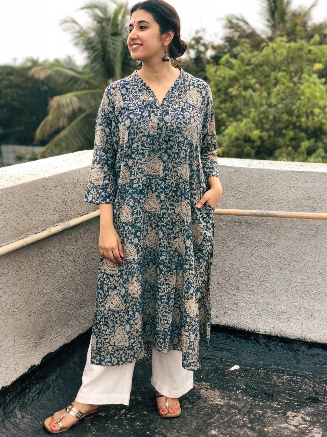 

PRENEA Women Embroidered Flared Sleeves Thread Work Handloom Kaftan Kurta, Blue