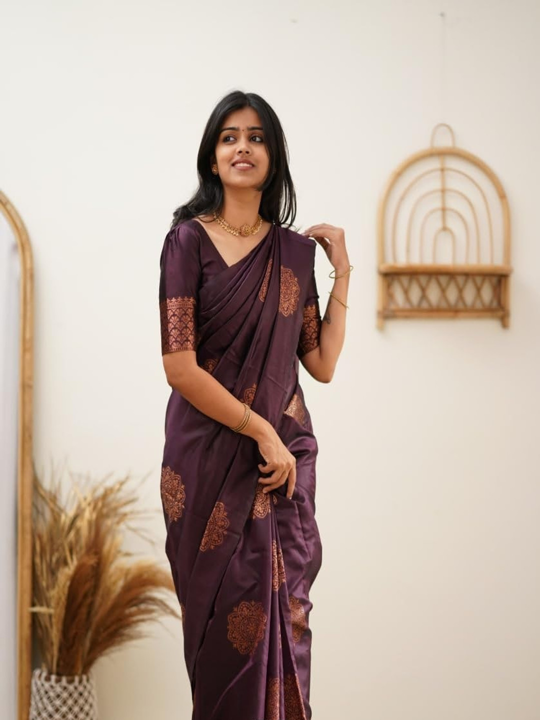 

DIVASTRI Woven Design Zari Banarasi Saree, Purple