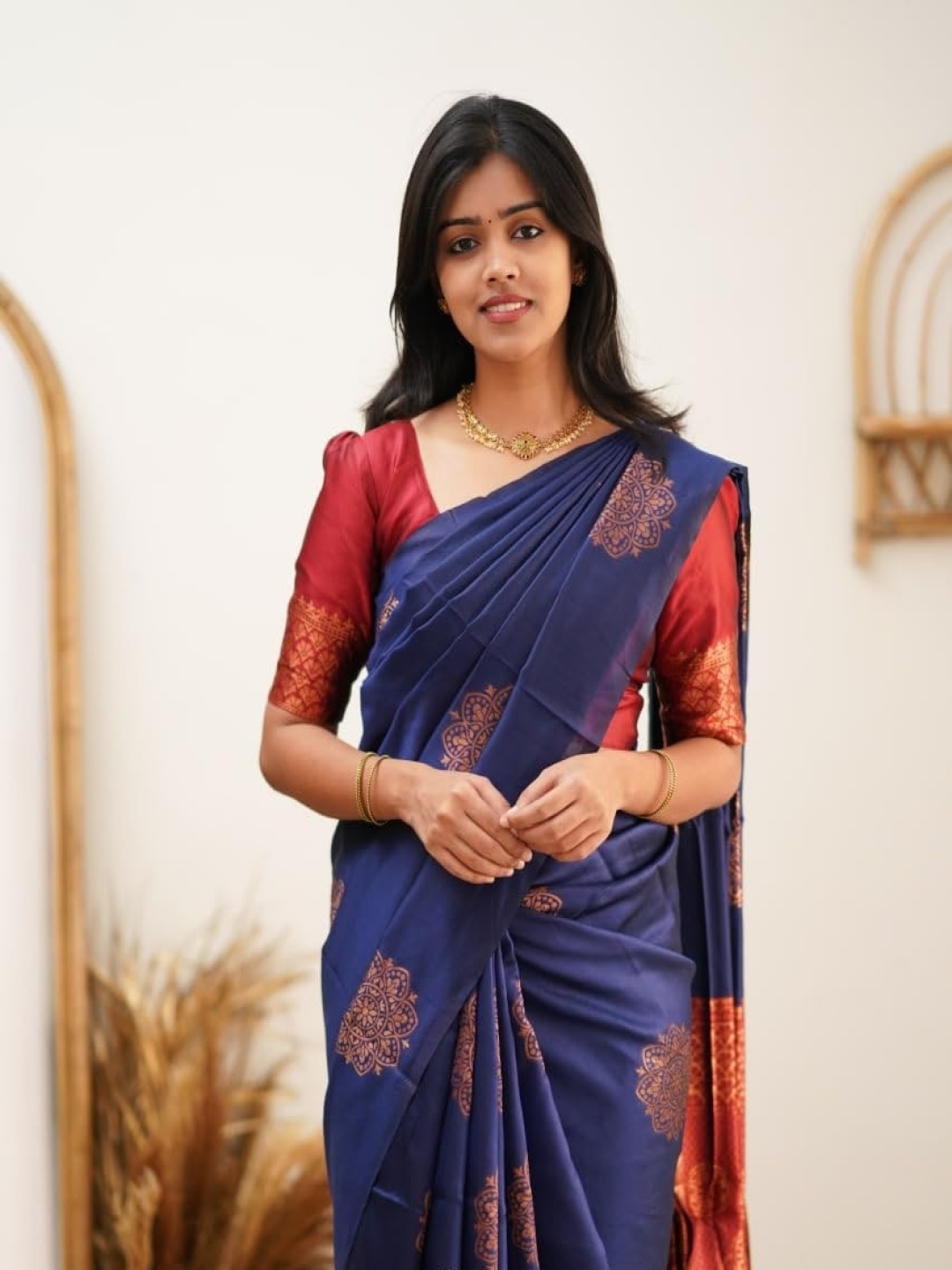 

DIVASTRI Ethnic Motifs Zari Banarasi Saree, Blue