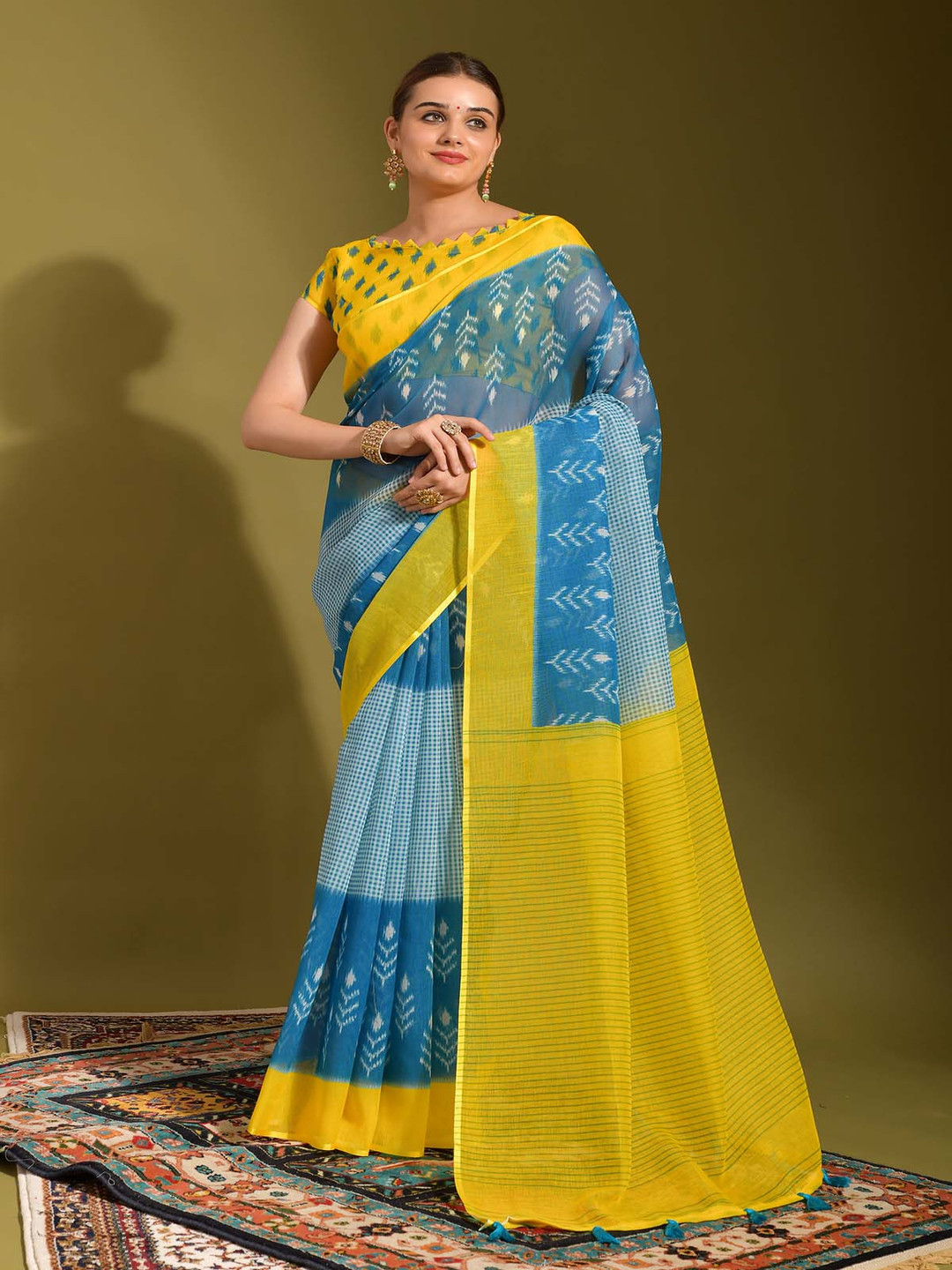 

Mitera Ethnic Motifs Saree, Blue