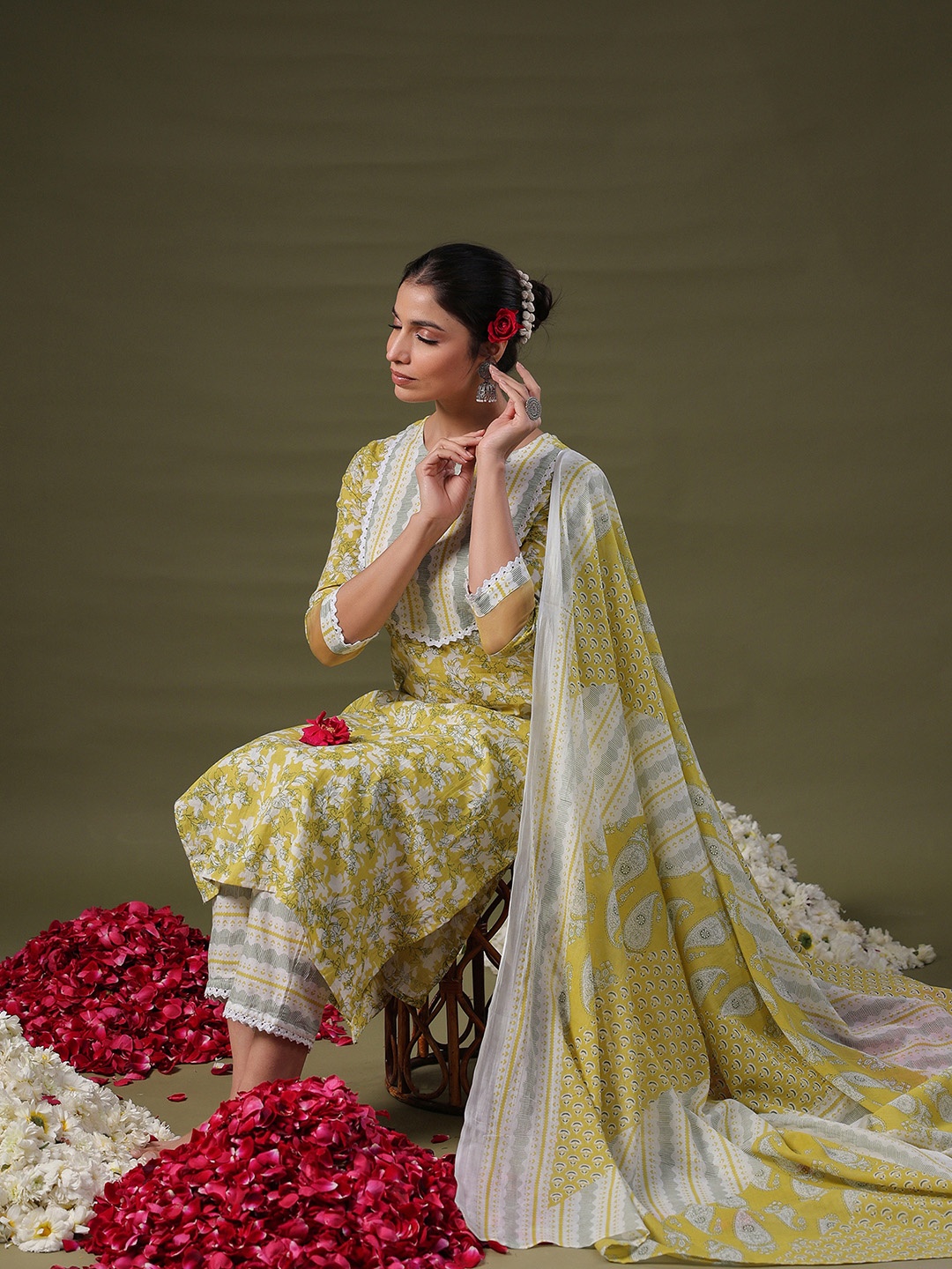 

Indo Era Women Floral Printed Regular Pure Cotton Kurta with Trousers & With Dupatta, Green