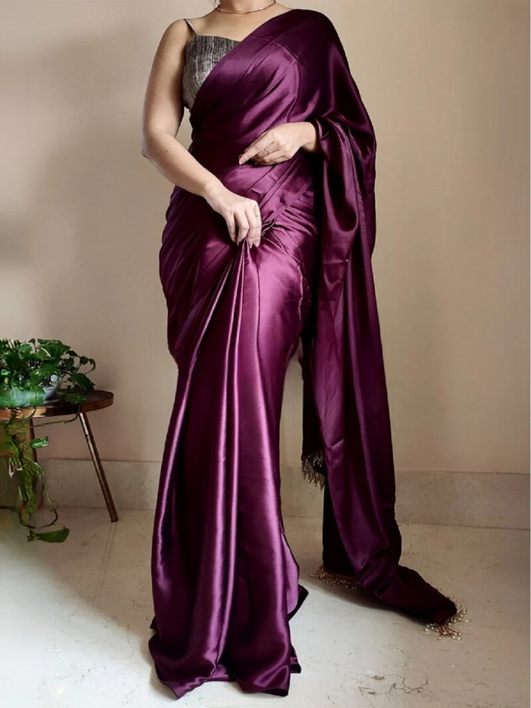 

JULEE Beads and Stones Solid Satin Saree, Purple