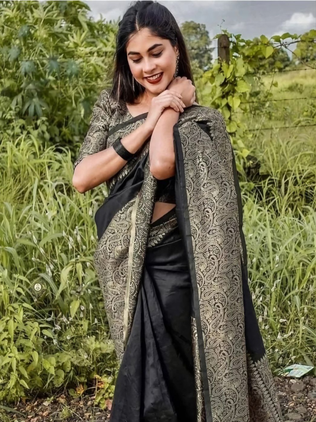 

KALINI Woven Design Zari Kanjeevaram Saree, Black