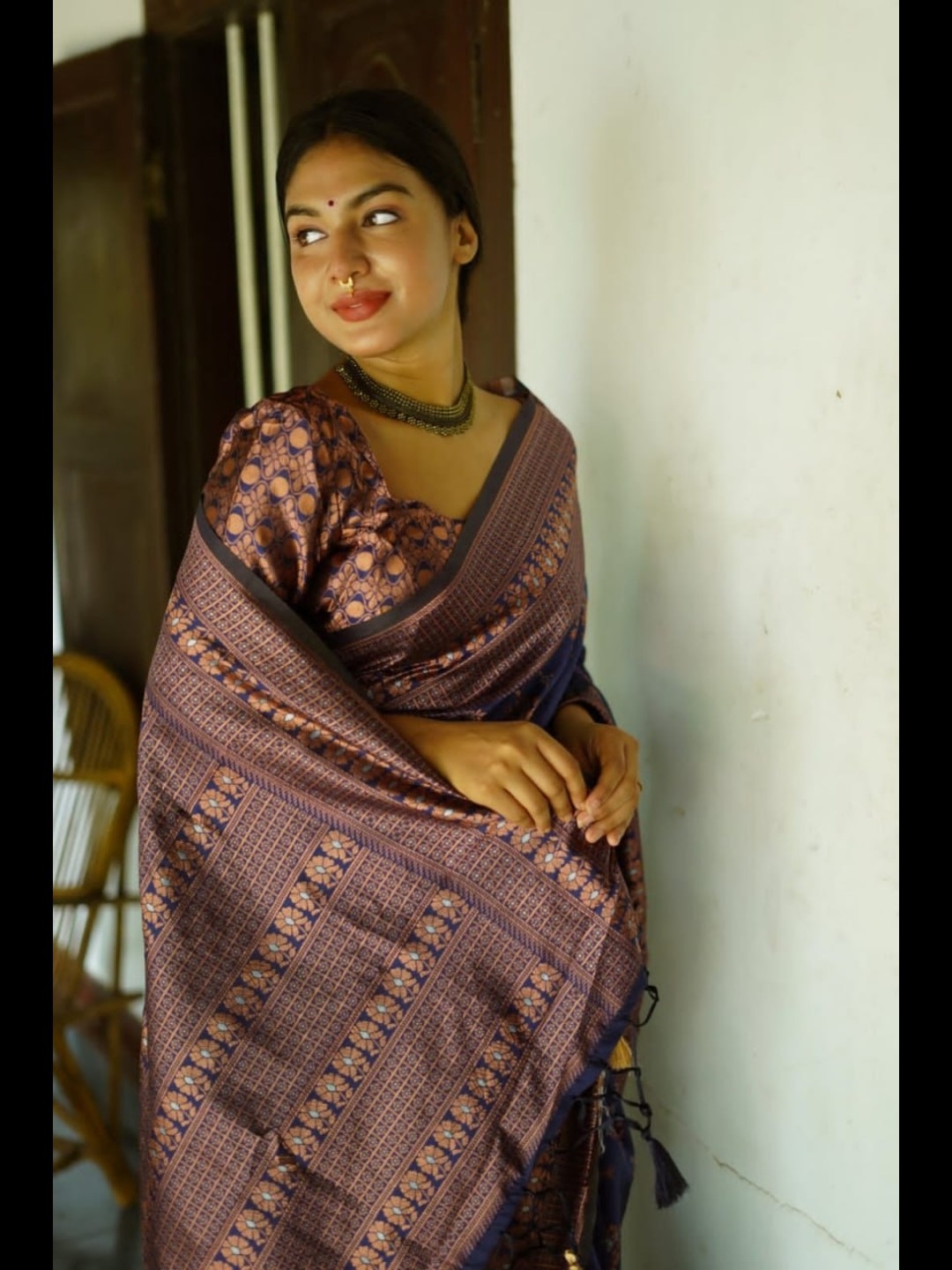 

Flosive Woven Design Zari Art Silk Banarasi Saree, Blue