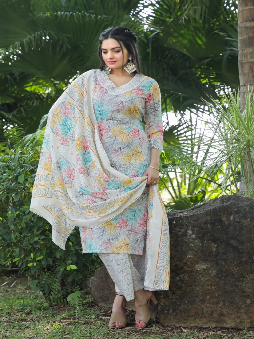 

Modestouze Attires Ethnic Motifs Printed Straight Kurta With Palazzos & Dupatta, White