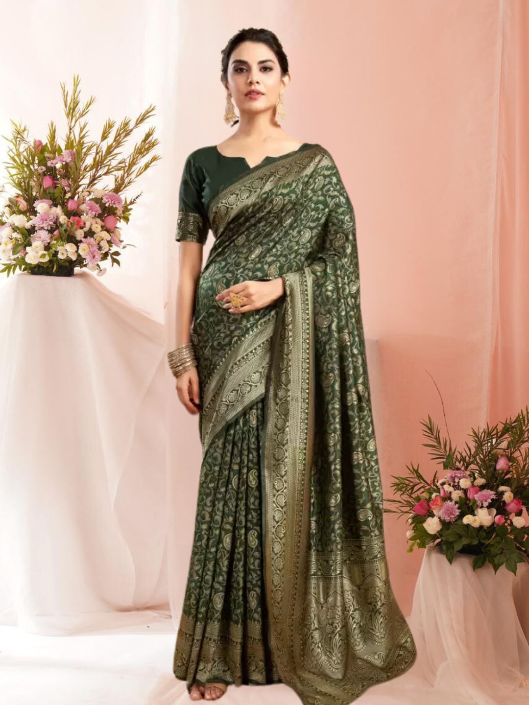 

MAGMINA Woven Design Zari Art Silk Banarasi Saree, Green