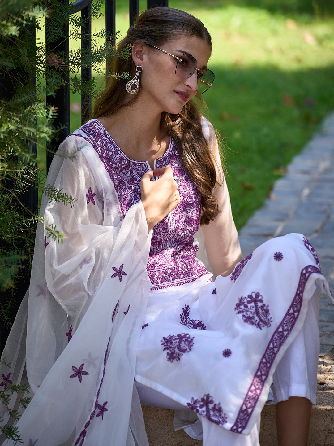 

Indo Era Women Floral Embroidered Regular Thread Work Kurta with Trousers & With Dupatta, White