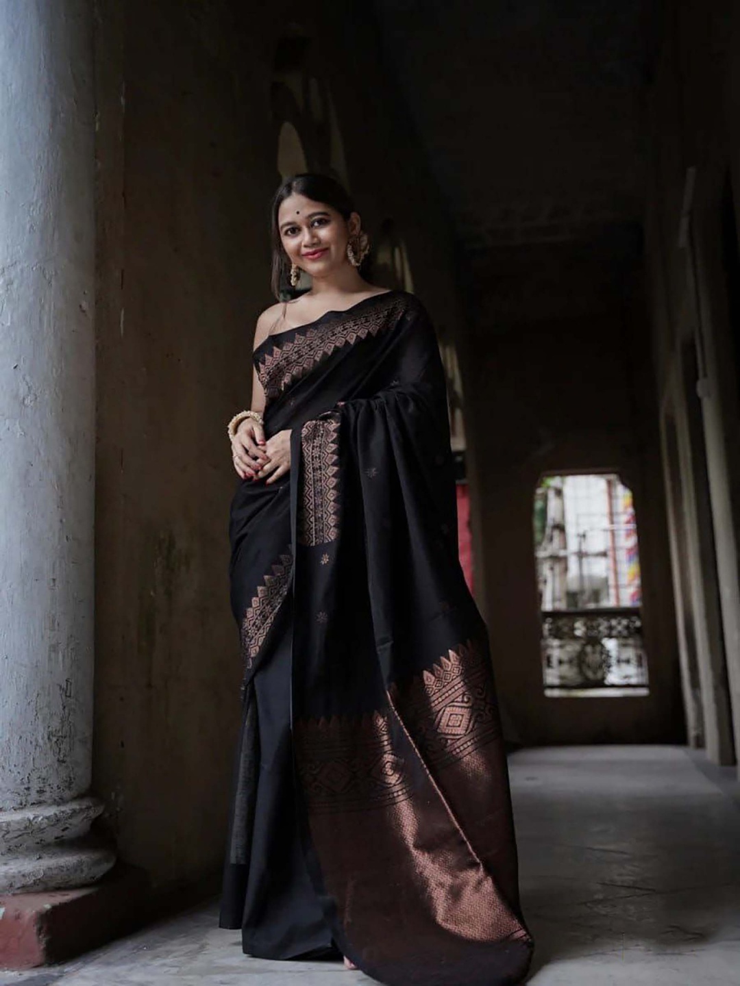 

KALINI Woven Design Zari Designer Banarasi Saree, Black