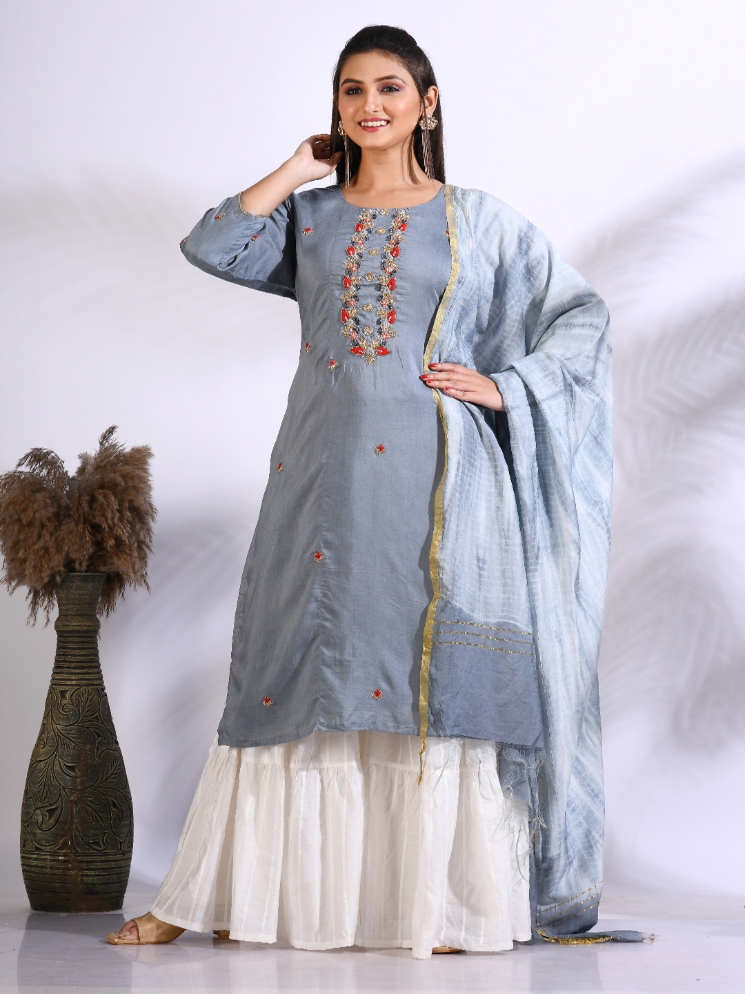 

Morchari Embroidered Pure Silk Kurta Set, Grey