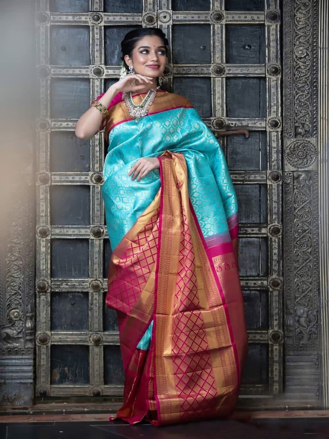 

BerMondsey Woven Design Zari Silk Blend Banarasi Saree, Teal