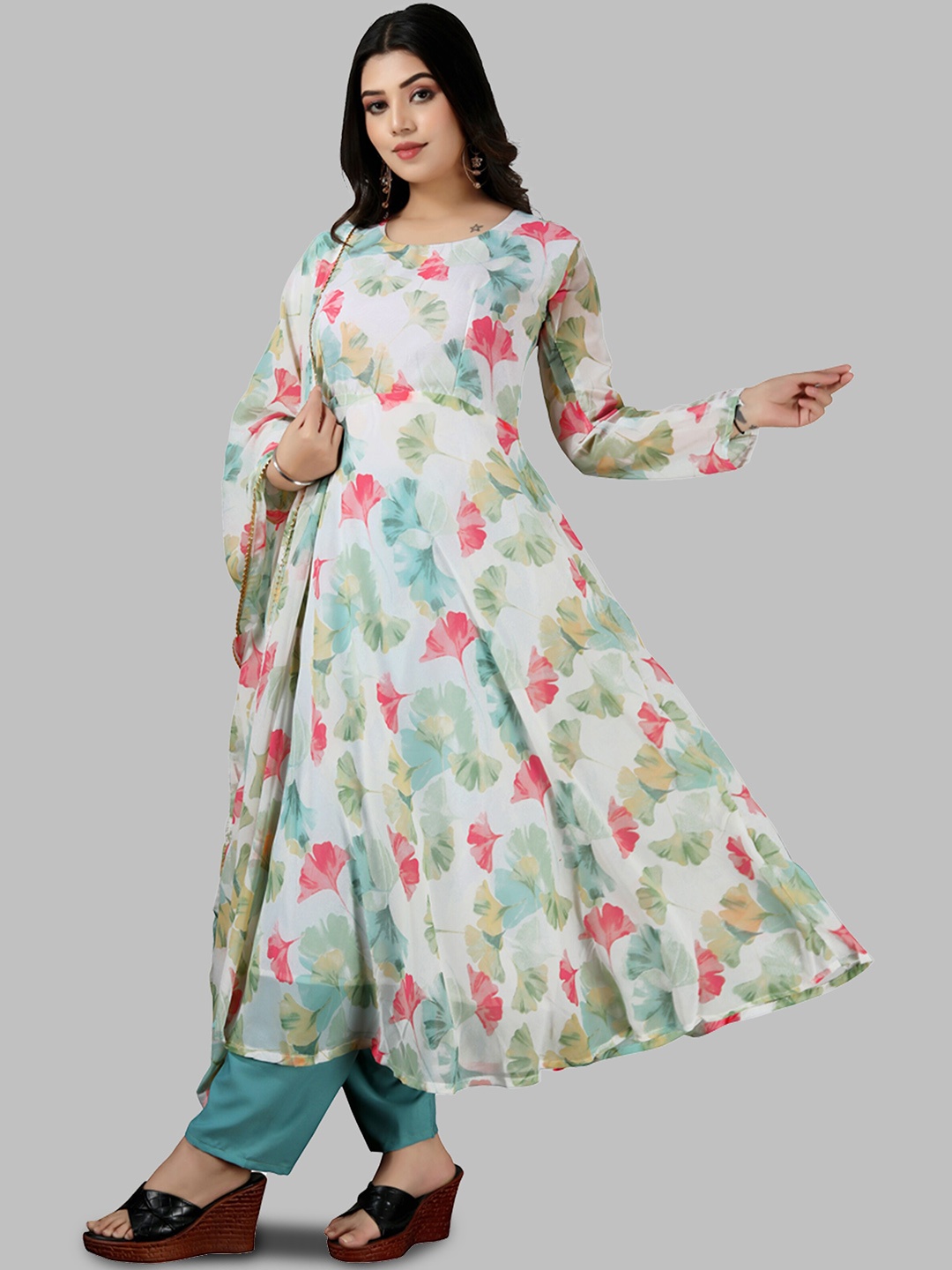 

N N ENTERPRISE Round Neck Floral Printed Regular Kurta Set, White