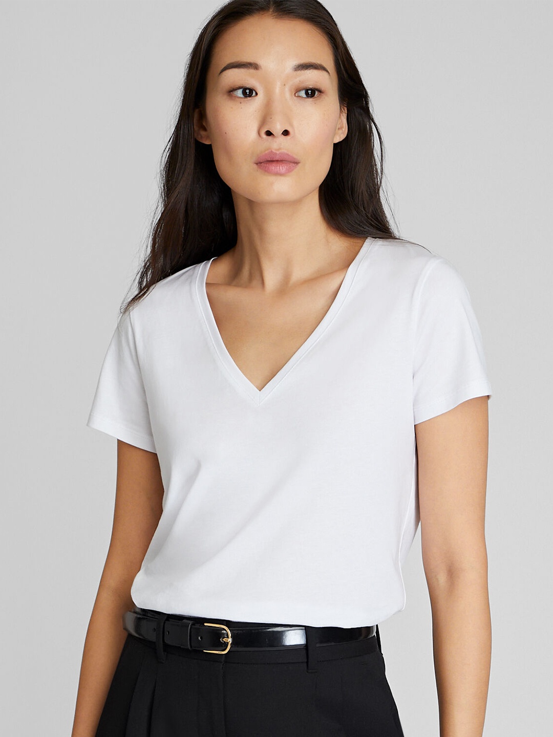 

COLOR CAPITAL Women 2 V-Neck Extended Sleeves Pockets T-shirt, White