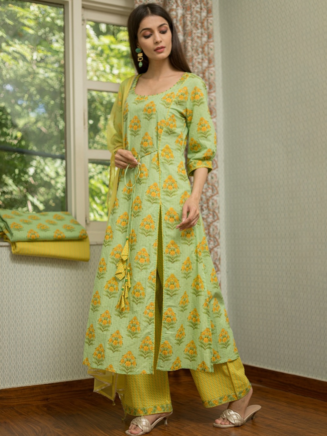 

HERE&NOW Floral Printed Kurta With Trouser & Dupatta, Green