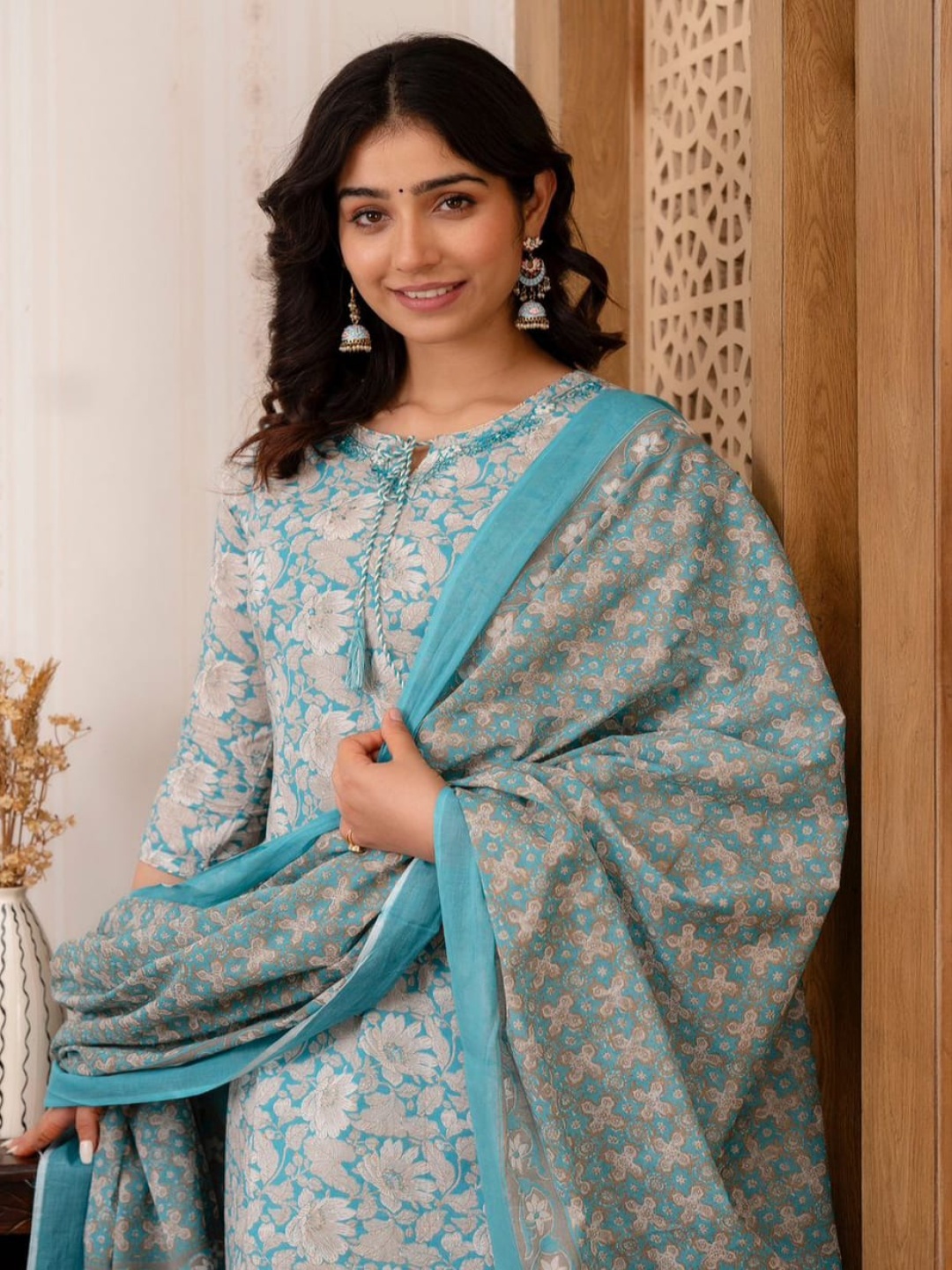 

Kesarya Floral Embroidered Regular Thread Work Kurta with Trousers & Dupatta, Blue
