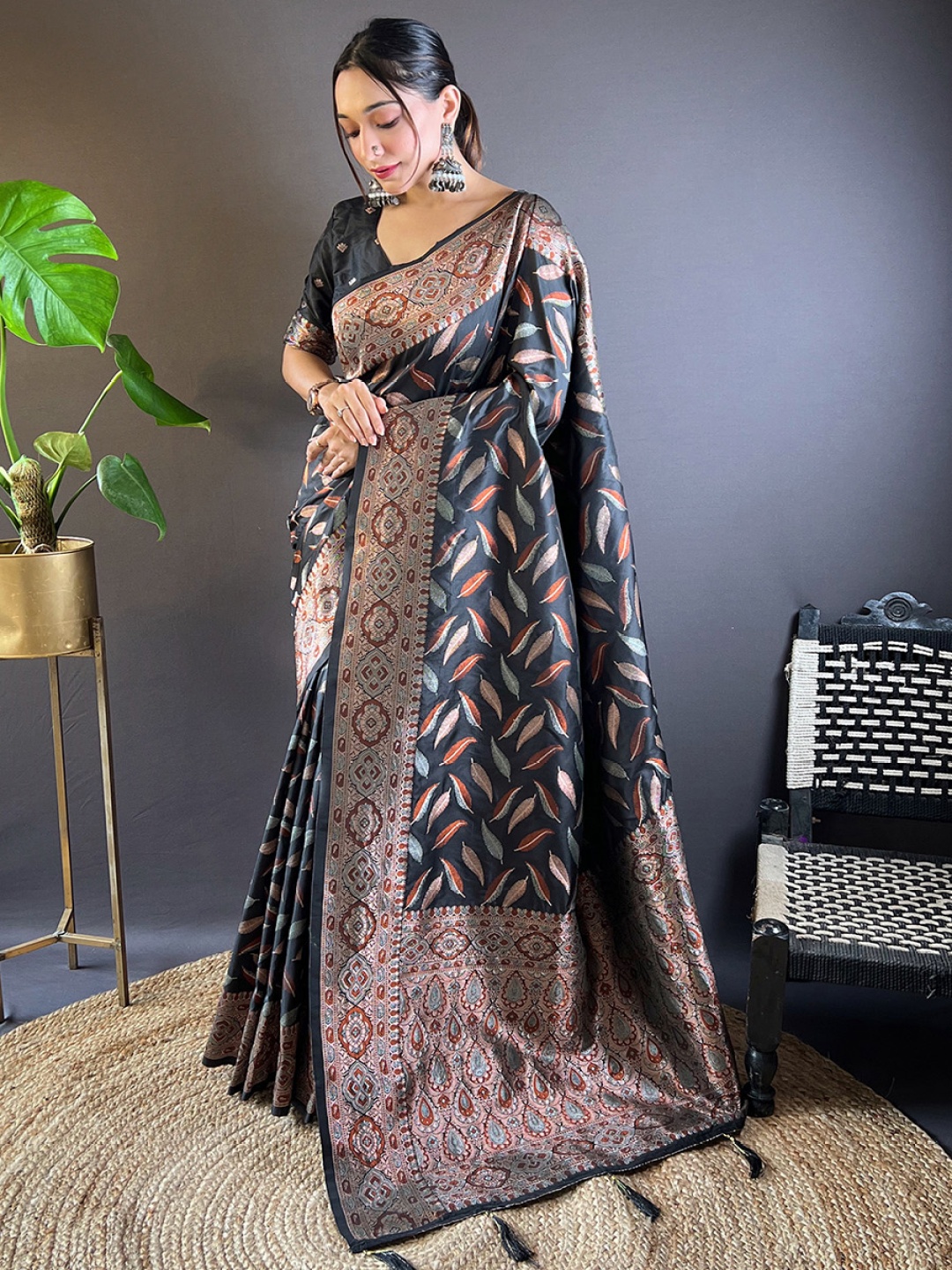 

LeeliPeeri Designer Woven Design Zari Paithani Saree, Black