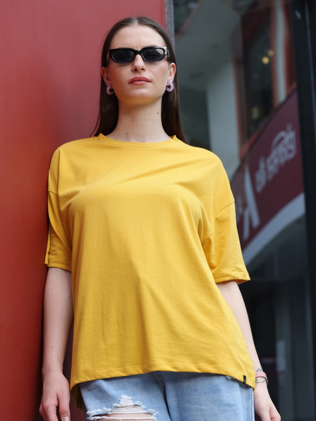 

TITTLI Women V-Neck Pure Cotton Applique Boxy T-shirt, Yellow