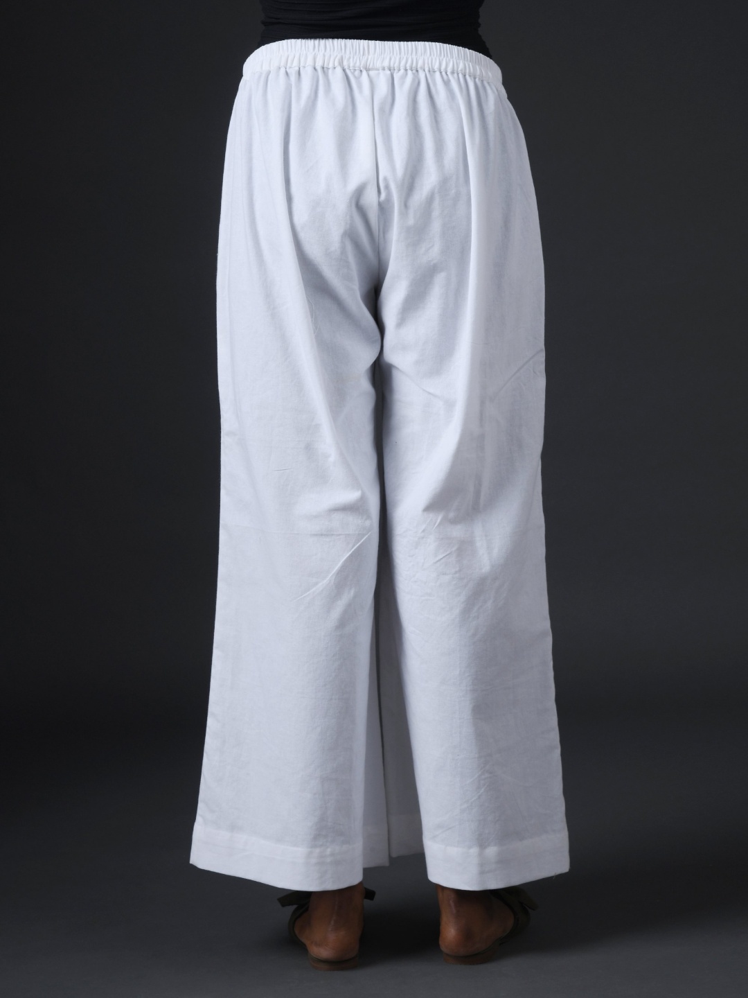 

VASSTRAM Women Relaxed Loose Fit Trousers, White