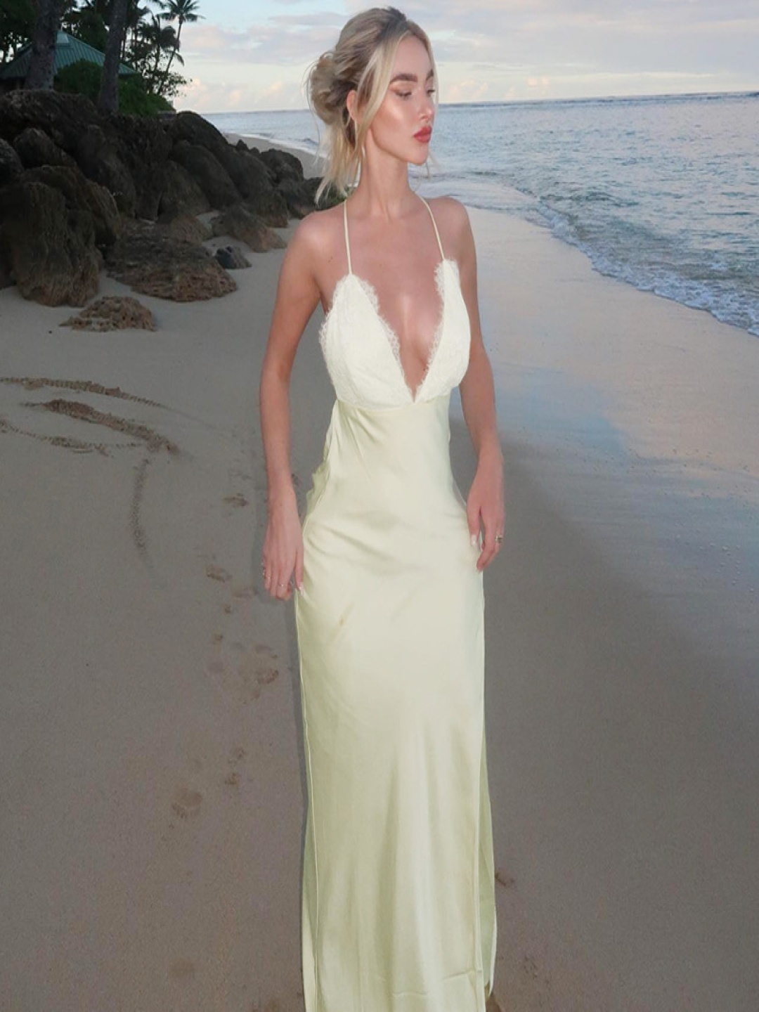 

StyleCast x Revolte Beige-Coloured Shoulder Straps Maxi Dress