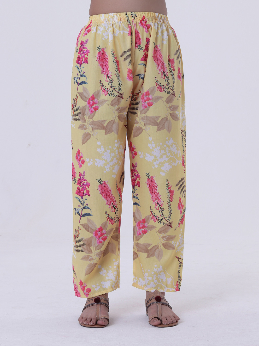 

TJORI Women Floral Printed Trousers, Yellow