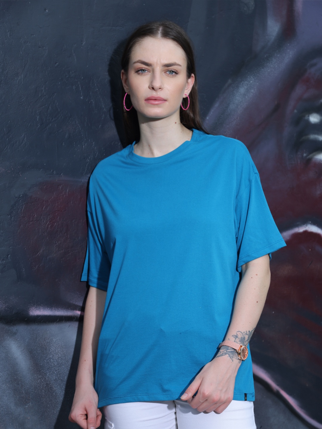 

TITTLI Women Colourblocked High Neck Pure Cotton Applique Boxy T-shirt, Turquoise blue