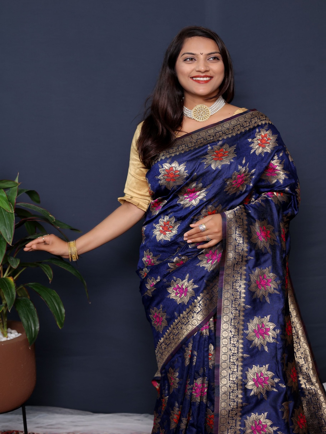 

Royal Rajgharana Ethnic Motif Zari Woven Pure Silk Banarasi Sarees, Navy blue