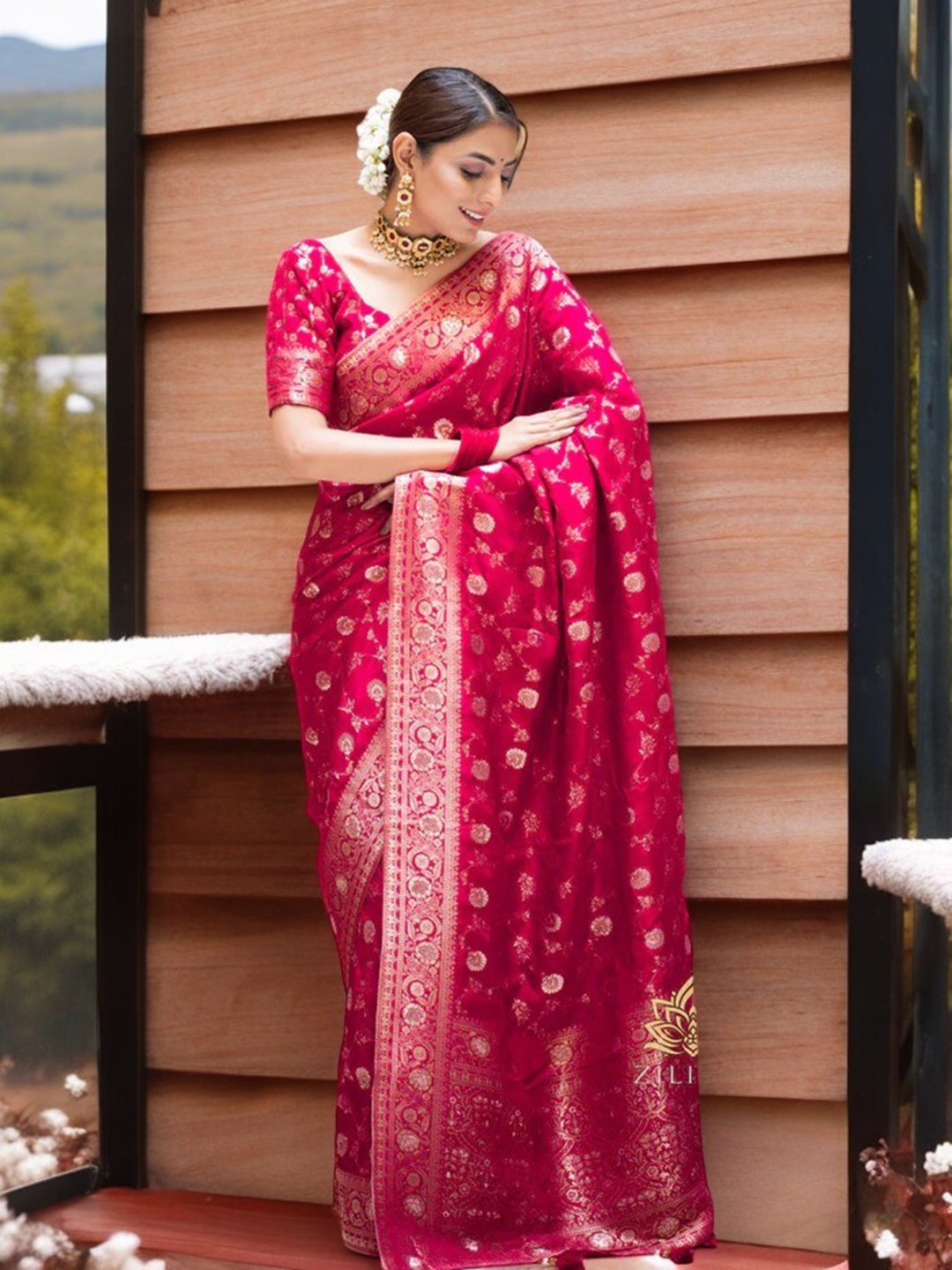 

MORLY Woven Design Zari Silk Blend Kanjeevaram Saree, Pink