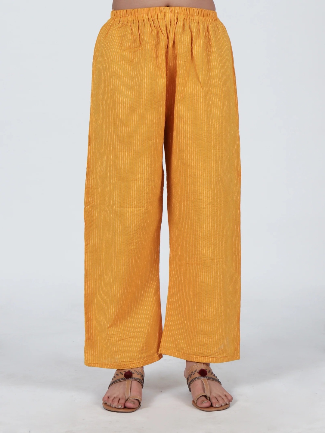 

TJORI Women Pleated Trousers, Yellow
